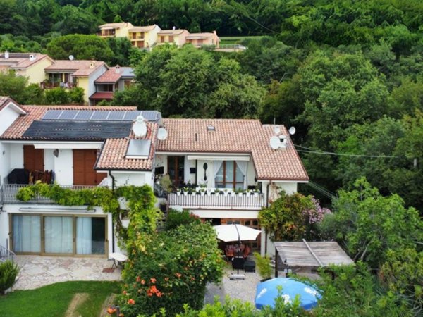casa indipendente in vendita a Caprino Veronese in zona Pesina