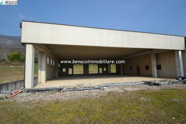 locale commerciale in vendita a Caprino Veronese