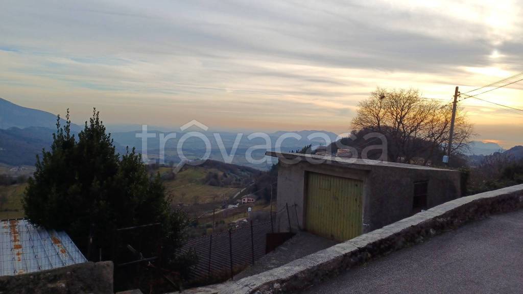 casa indipendente in vendita a Caprino Veronese