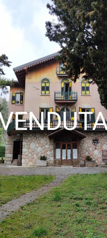 casa indipendente in vendita a Caprino Veronese in zona Spiazzi