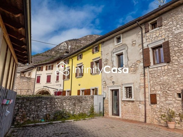 appartamento in vendita a Caprino Veronese