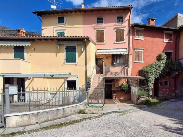 quadrivano in vendita a Caprino Veronese