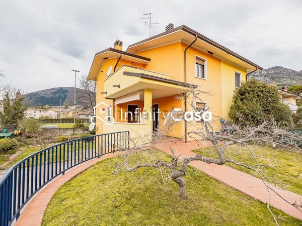casa indipendente in vendita a Caprino Veronese