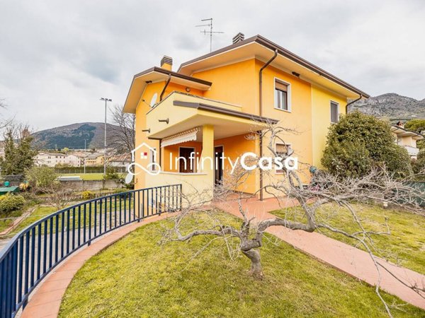 casa indipendente in vendita a Caprino Veronese