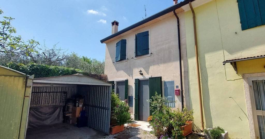 appartamento in vendita a Caprino Veronese