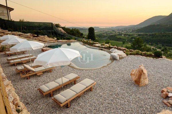 casa indipendente in vendita a Caprino Veronese