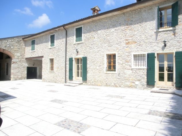 casa indipendente in vendita a Caprino Veronese