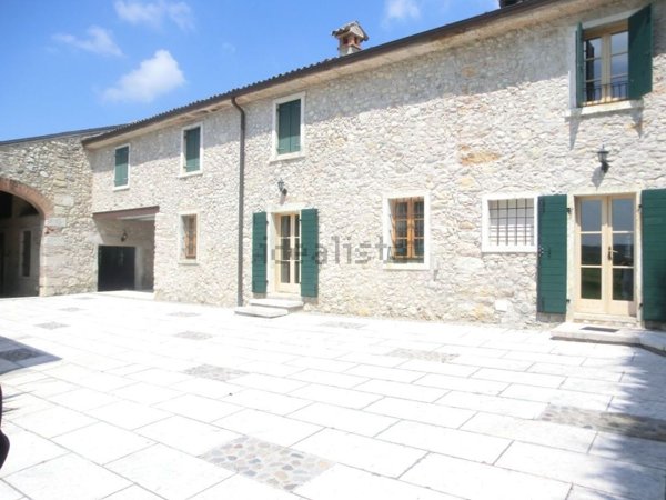 appartamento in vendita a Caprino Veronese