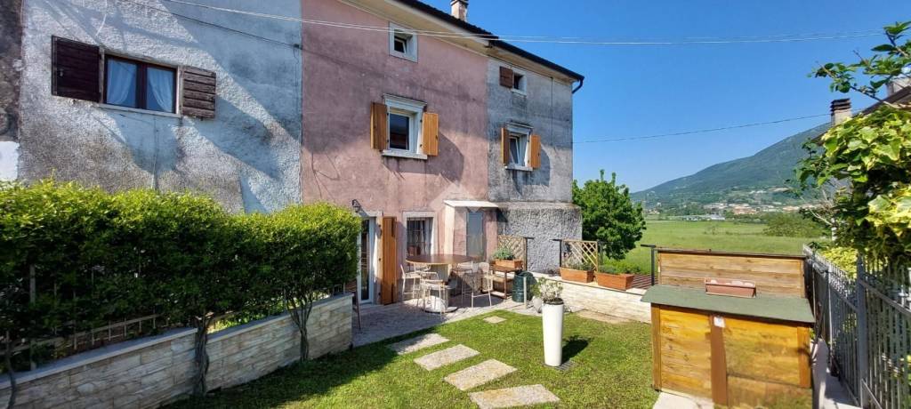 casa indipendente in vendita a Caprino Veronese