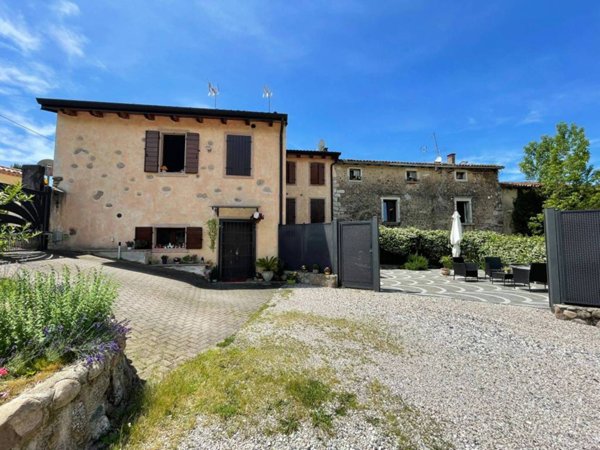 casa indipendente in vendita a Caprino Veronese