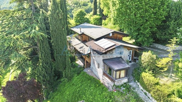 casa indipendente in vendita a Caprino Veronese