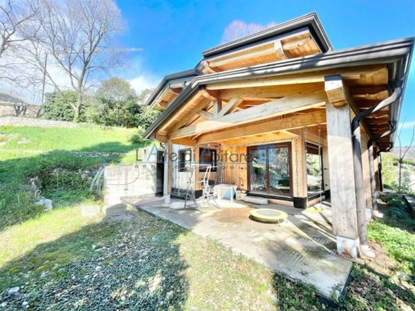 casa indipendente in vendita a Caprino Veronese in zona Pesina