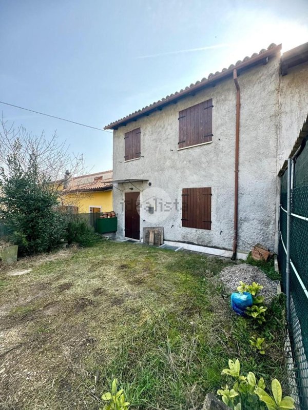 casa indipendente in vendita a Caprino Veronese