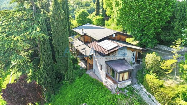 casa indipendente in vendita a Caprino Veronese