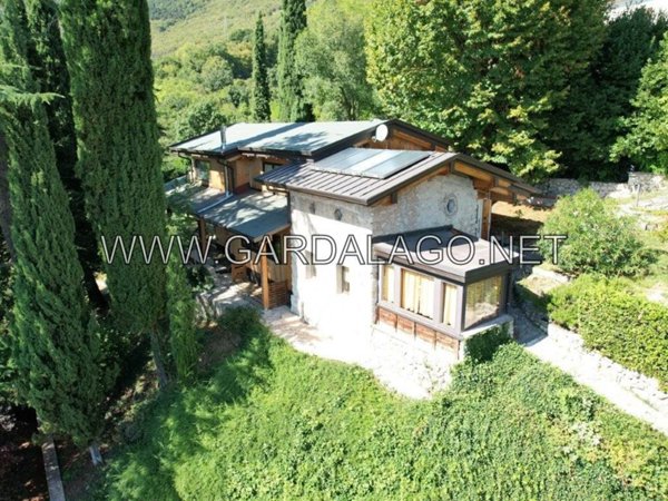 casa indipendente in vendita a Caprino Veronese