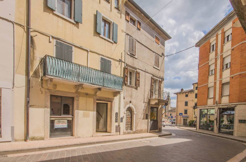 appartamento in vendita a Caprino Veronese