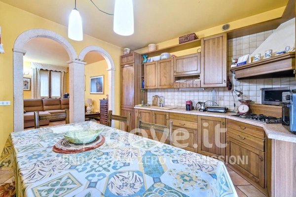 casa indipendente in vendita a Caprino Veronese
