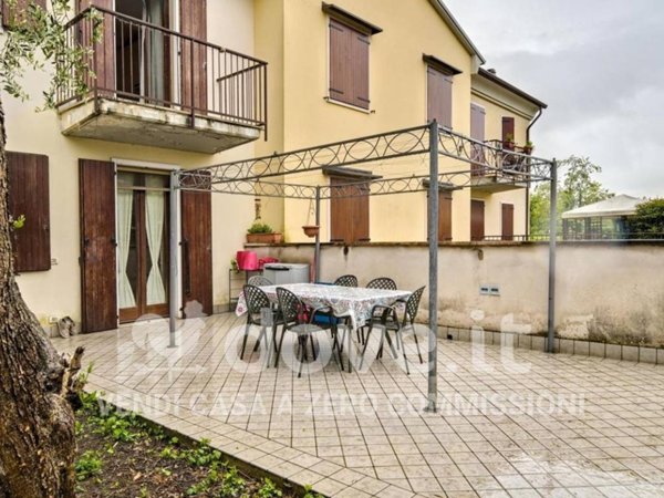 casa indipendente in vendita a Caprino Veronese in zona Pesina