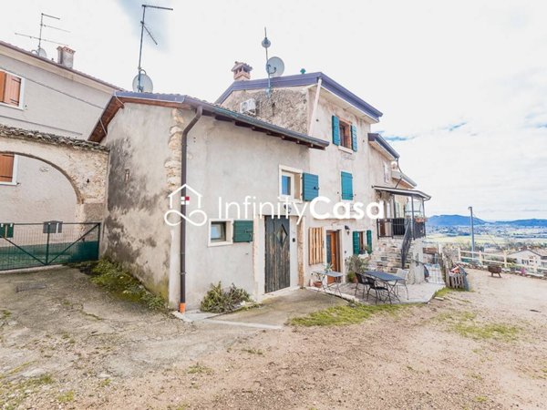 appartamento in vendita a Caprino Veronese