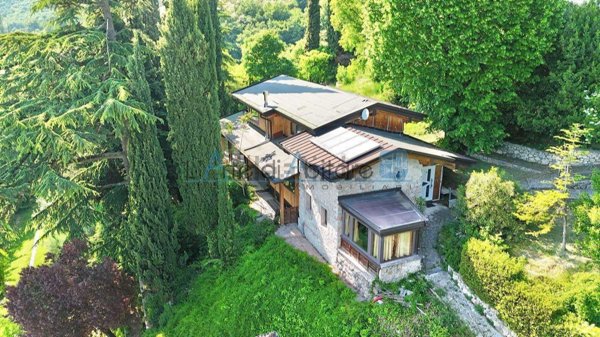 casa indipendente in vendita a Caprino Veronese