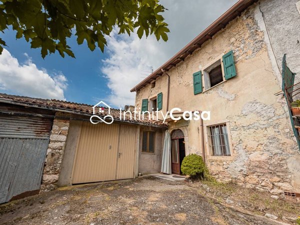 casa indipendente in vendita a Caprino Veronese