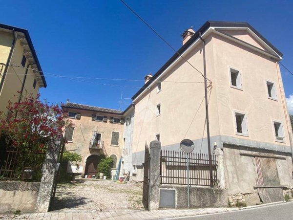 casa indipendente in vendita a Caprino Veronese