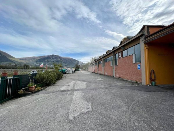 locale commerciale in vendita a Caprino Veronese
