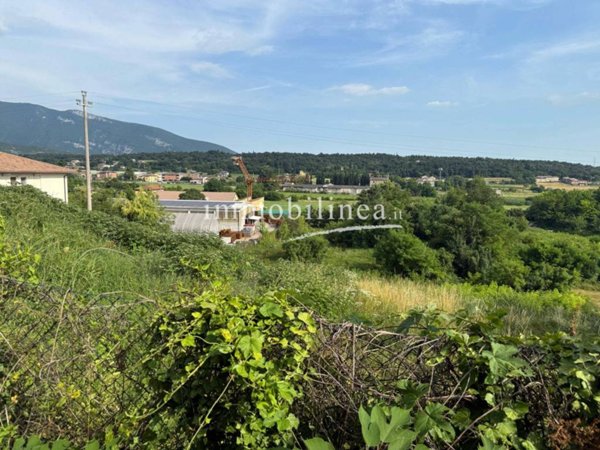 terreno edificabile in vendita a Caprino Veronese