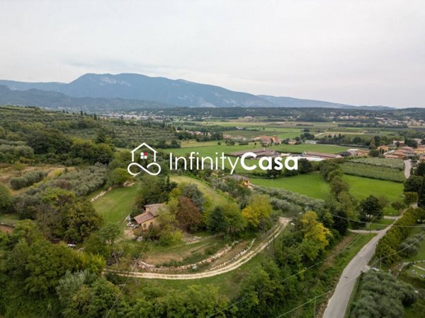casa indipendente in vendita a Caprino Veronese
