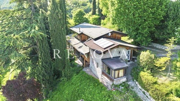 casa indipendente in vendita a Caprino Veronese in zona Pazzon