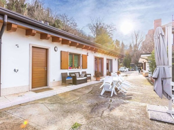 casa indipendente in vendita a Caprino Veronese