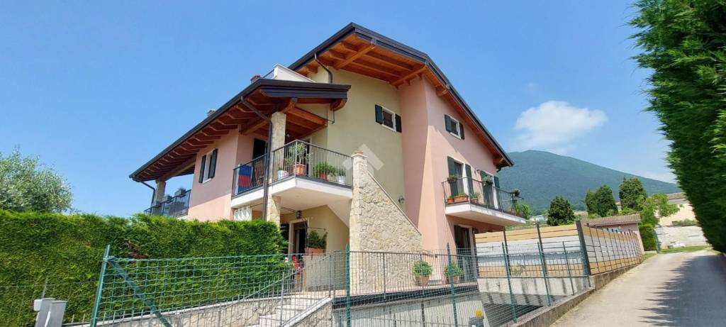 appartamento in vendita a Caprino Veronese