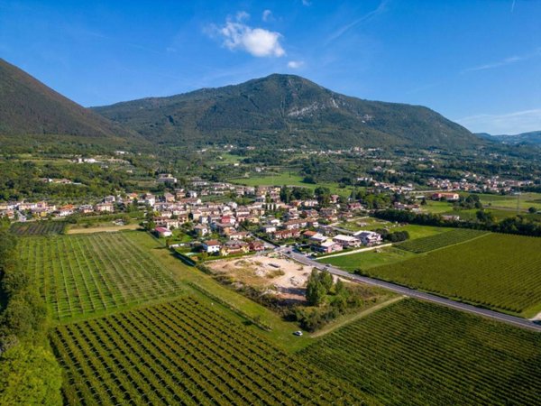 terreno edificabile in vendita a Caprino Veronese