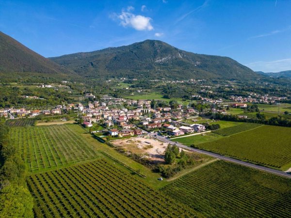 terreno edificabile in vendita a Caprino Veronese