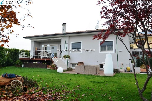 casa indipendente in vendita a Caprino Veronese in zona Pesina