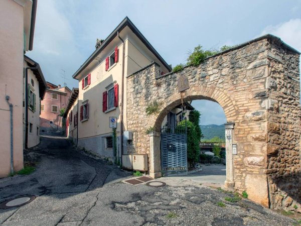 casa indipendente in vendita a Caprino Veronese in zona Pazzon