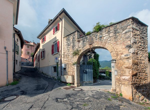 quadrivano in vendita a Caprino Veronese in zona Pazzon