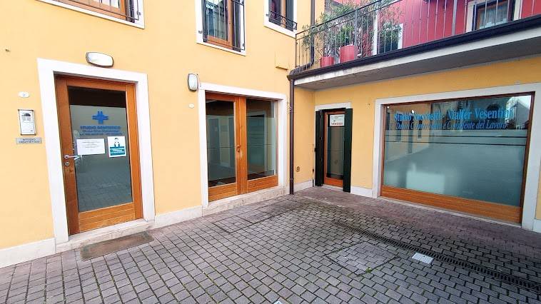 negozio in vendita a Caprino Veronese