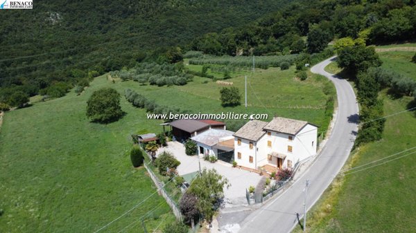 casa indipendente in vendita a Caprino Veronese