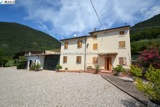 casa indipendente in vendita a Caprino Veronese