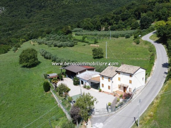 casa indipendente in vendita a Caprino Veronese