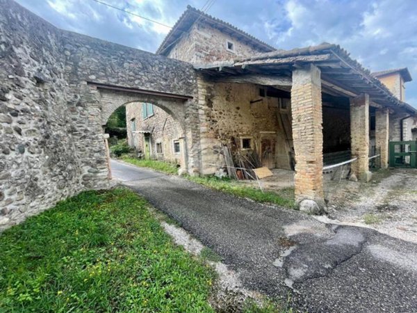 casa indipendente in vendita a Caprino Veronese