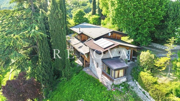 casa indipendente in vendita a Caprino Veronese