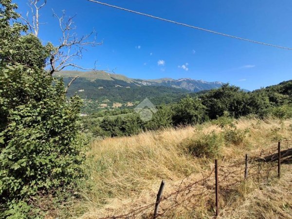 terreno in vendita a Caprino Veronese in zona Spiazzi