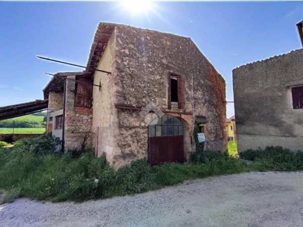 casa indipendente in vendita a Caprino Veronese