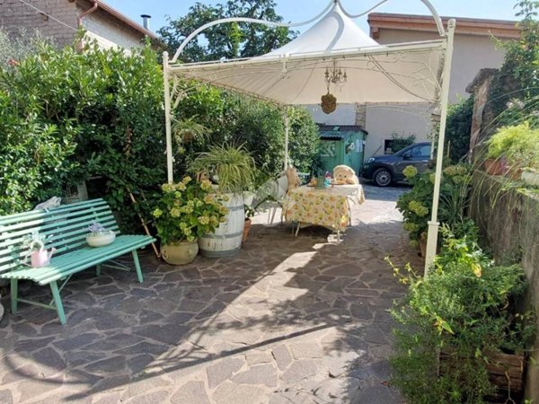 casa indipendente in vendita a Caprino Veronese in zona Pesina