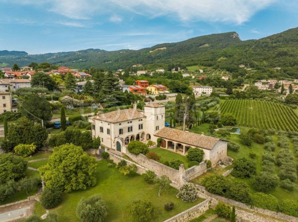 villa in vendita a Caprino Veronese