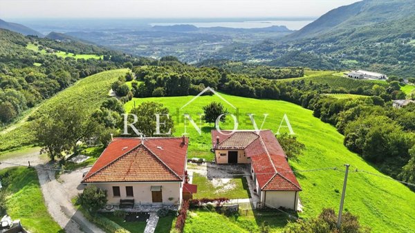 casale in vendita a Caprino Veronese in zona Spiazzi