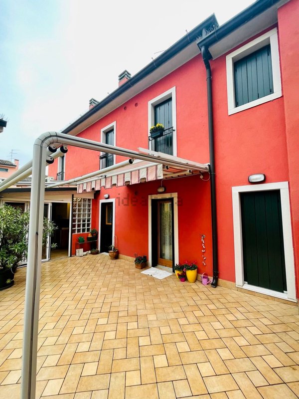 casa indipendente in vendita a Caprino Veronese