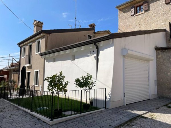 casa indipendente in vendita a Caprino Veronese